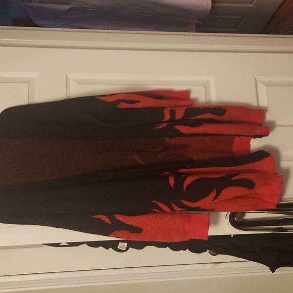 Sweater - Picture 1 of 3